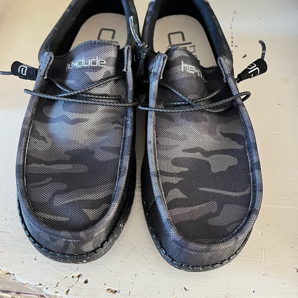 Hey Dude Wally sz 8 Camo Brand New Without Tags - Picture 2 of 5